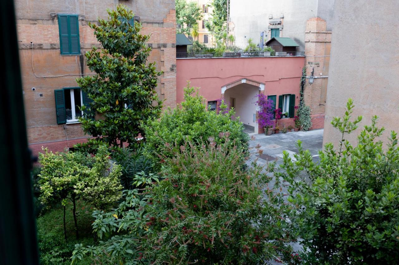 In Front Of Vatican Museums And Vatican Area - Myden In Rom